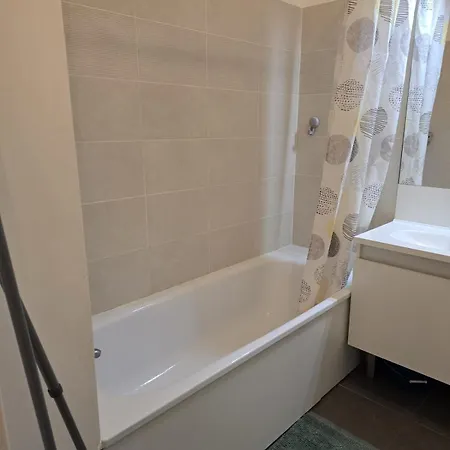 Cozy 2 Bedroom Apartmán Evry-Courcouronnes